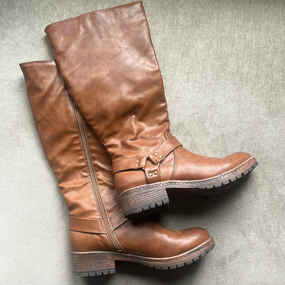 Brown boots 8.5 worn once